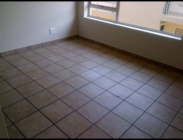 2 BEDROOM APARTMENT FOR SALE IN VANDERBIJLPARK SE 4